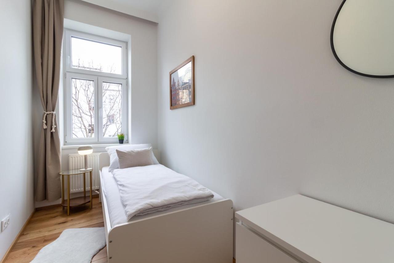 Cozy, Generous - 10 Min To City-centre - Contactless 24h Check-in Vienna