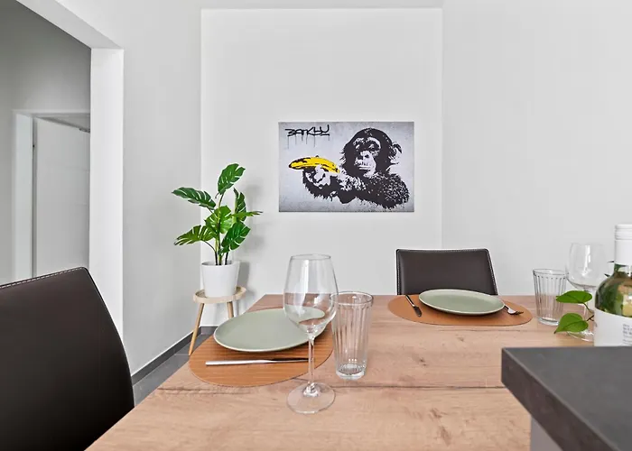 Cozy, Generous City Apartment - 10 Min To City-Centre - Contactless 24H Check-In